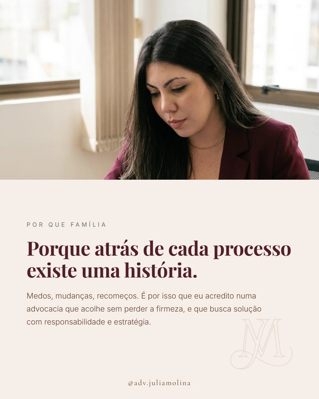 Por que família. Porque atrás de cada processo existe uma história. Medos, mudanças, recomeços. É por isso que eu acredito numa advocacia que acolhe sem perder a firmeza, e que busca solução com responsabilidade e estratégia.